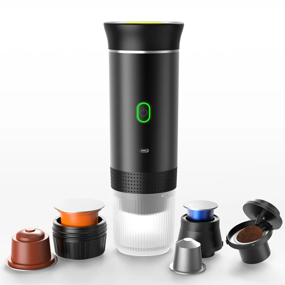 webp görseli. ortada taşınabilir nespresso kapsül uyumlu espresso makinesi , solda 1 adet kapsül hemen sağında uyumlu olduğu kapsül ve aparatı, sağında ürünün kendisi, sağında 2 adet küçük kapsül ve aparatı, en sağda öğütülmüş standart kahve.
